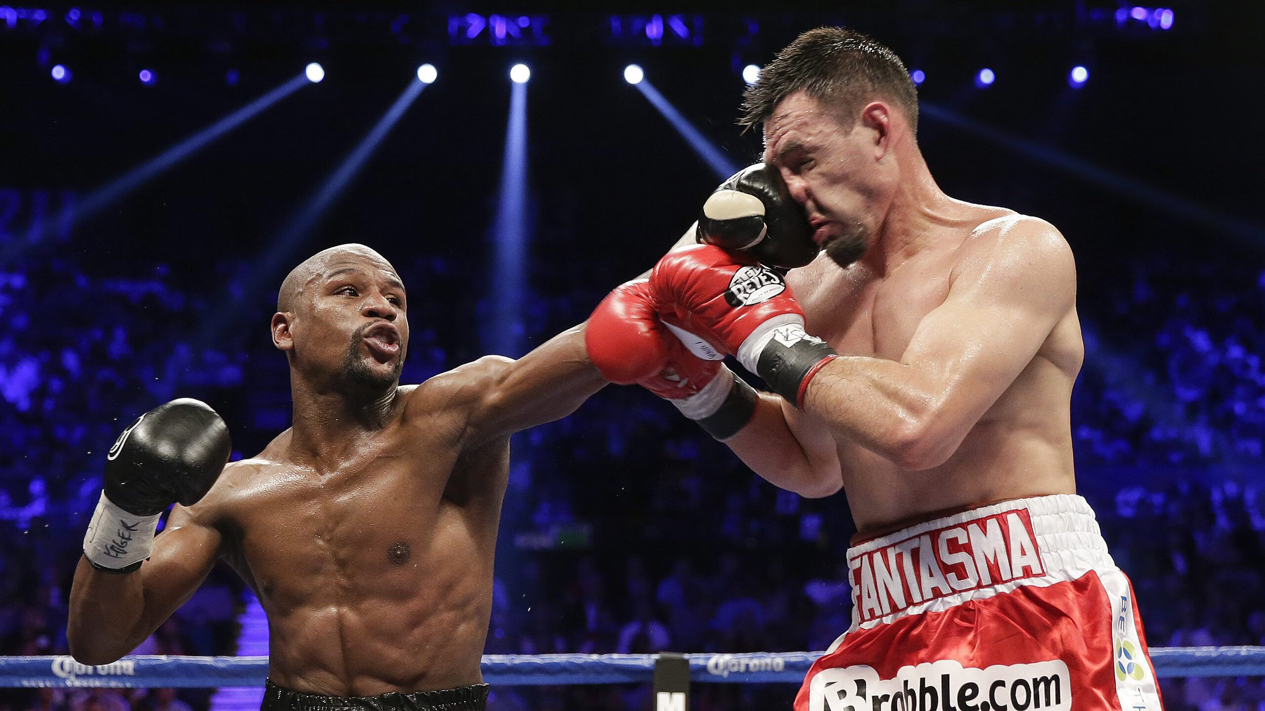 拜仁阵型纵深合理，攻守平衡俱佳，拜仁阵型和球队战术